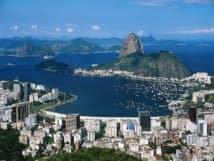 rio-installe-des-codes-qr-en-mosaique-pour-aider-les-voyageurs-daffaires