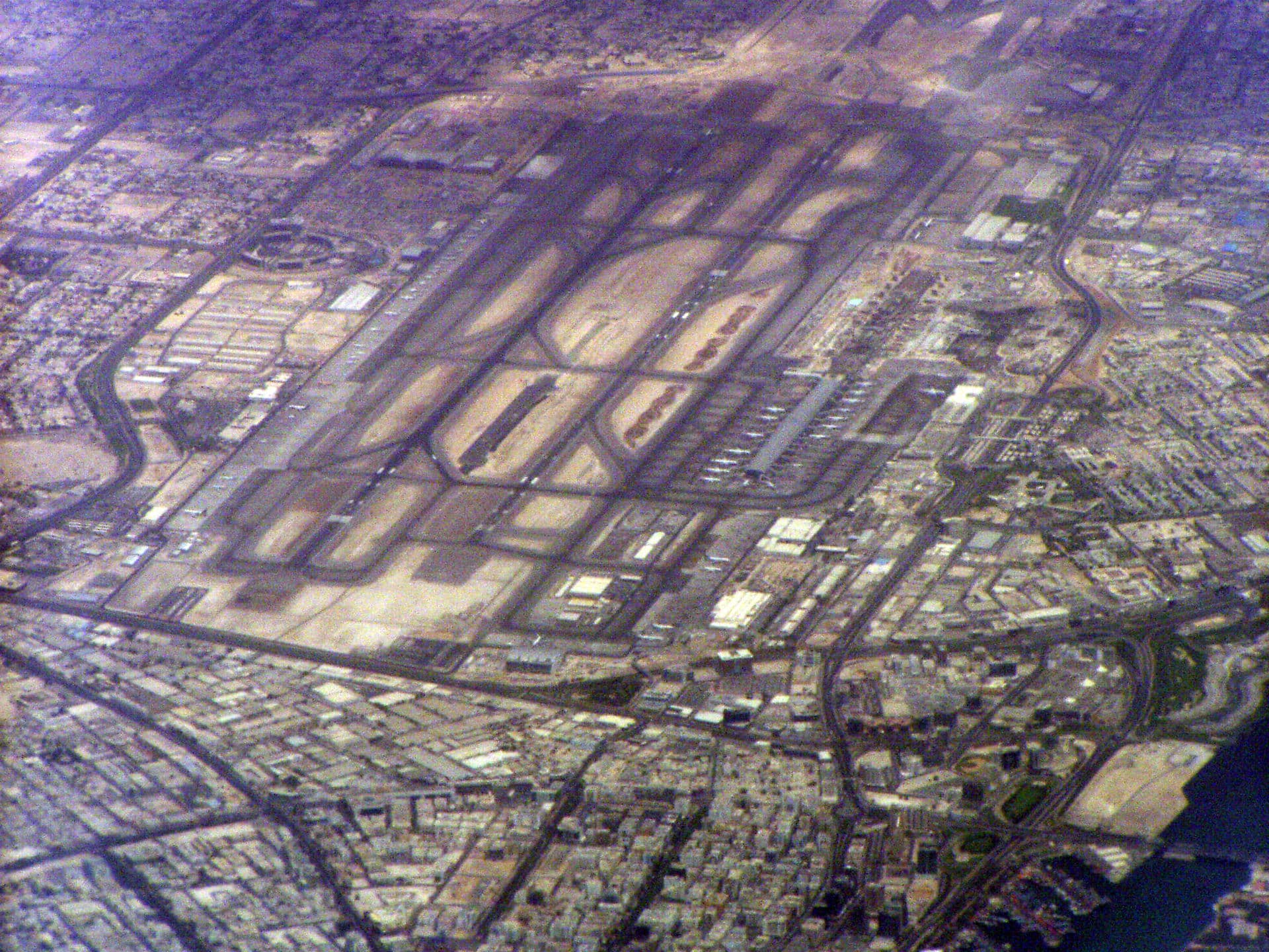 24-heures-sur-laeroport-de-dubai-en-tres-tres-haute-definition