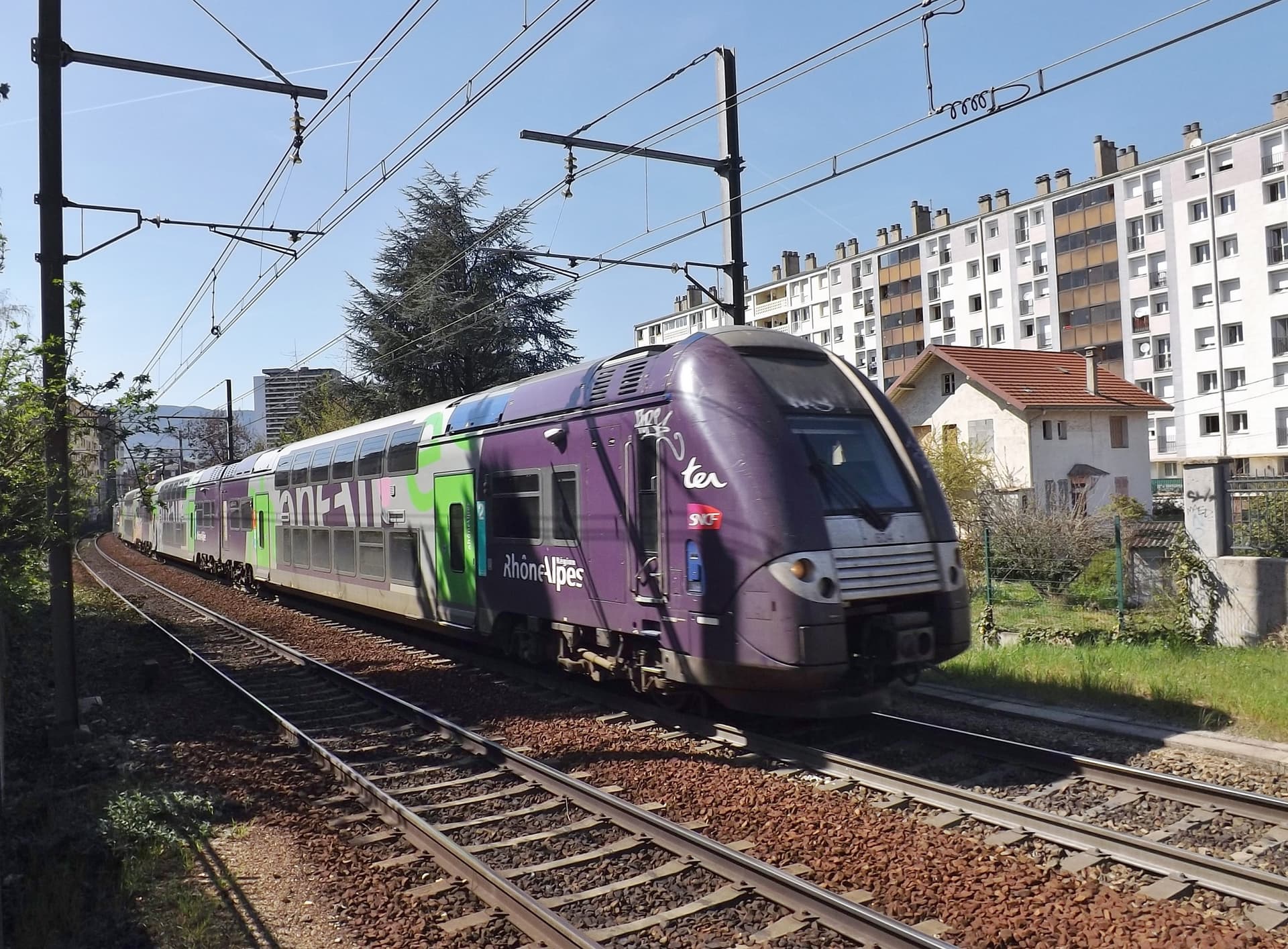la-sncf-recommande-ce-jeudi-le-report-des-voyages-dans-20-departements