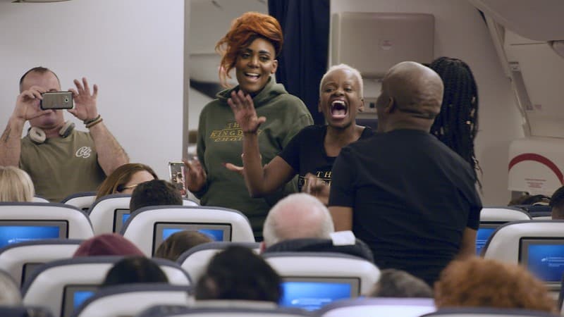 la-chorale-du-mariage-du-prince-harry-chante-a-10-000m-daltitude-video