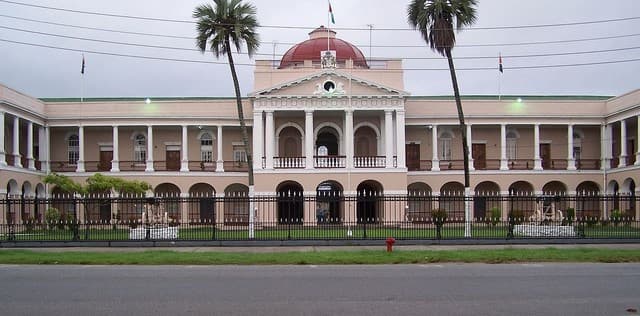 il-veut-se-rendre-au-guyana-il-atterrit-a-goiania