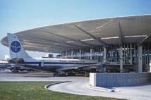 lancien-terminal-de-pan-am-a-jfk-detruit-en-2015