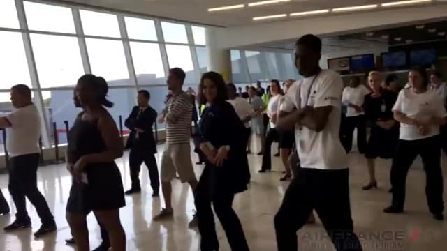un-flashmob-pour-louverture-de-la-ligne-orly-new-york-daf
