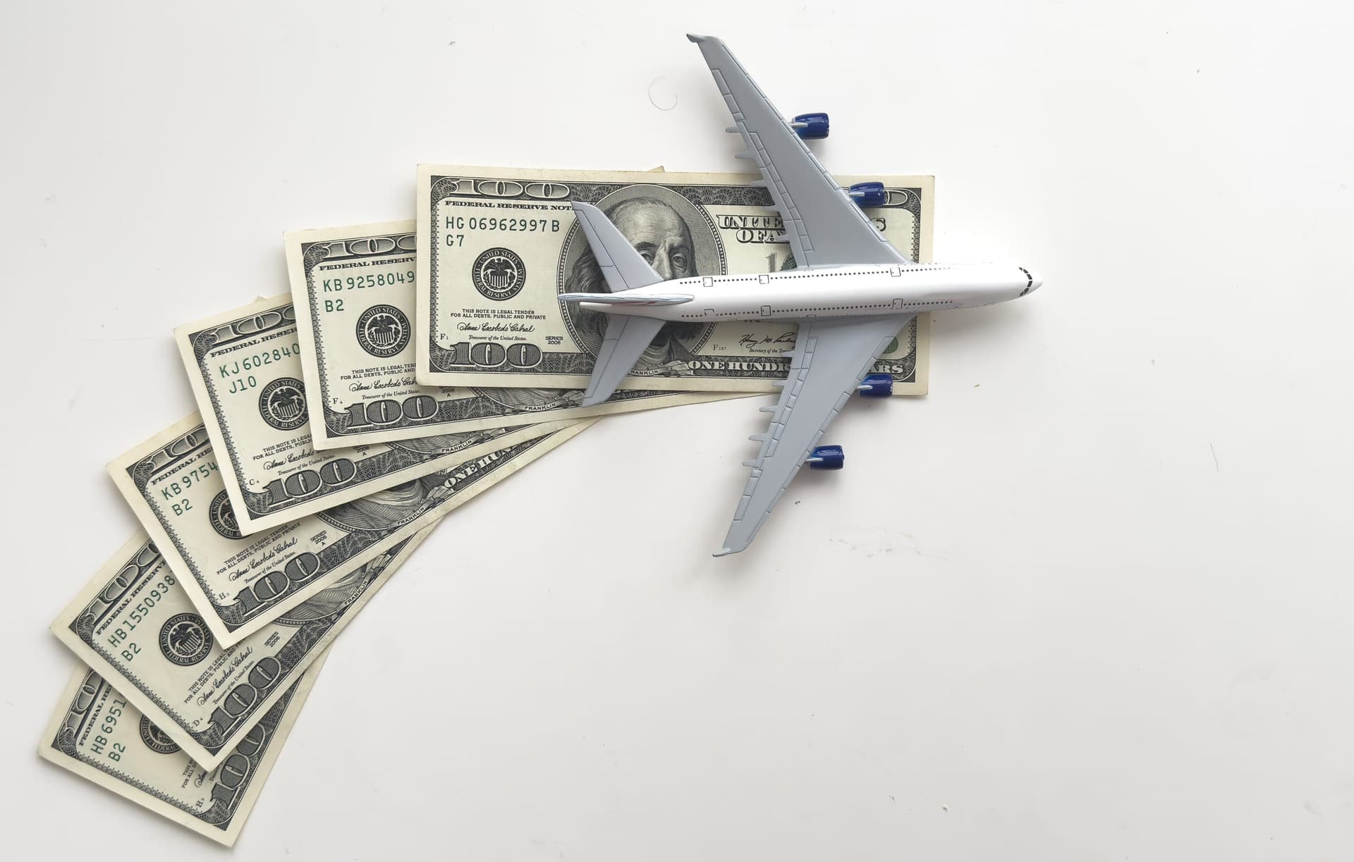 avion argent AdobeStock
