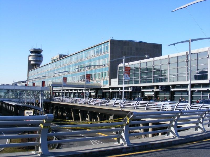 Les aéroports canadiens satisfaits du processus gouvernemental pour le contrôle accéléré des voyageurs