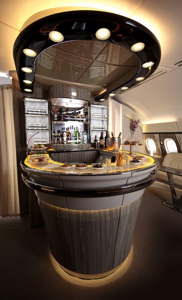 Emirates améliore les bars de ses A380