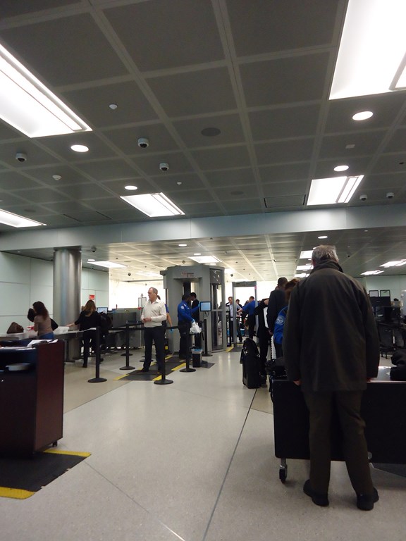 Bruxelles veut réfléchir à la sécurisation des aéroports