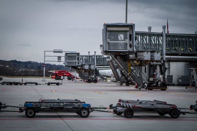 Zurich : des chariots à bagages mettent en danger un avion