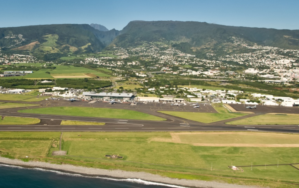 A la Réunion, difficultés d'accès à l'aéroport Roland-Garros