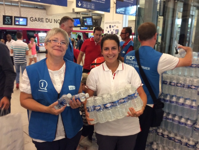 Retards et bouteilles d'eau: la SNCF fait face aux fortes chaleurs
