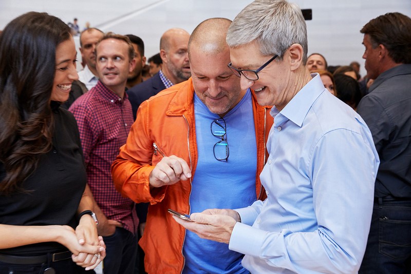 Nouveaux iPhone : Apple a laissé les experts sur leur faim mais a séduit les utilisateurs