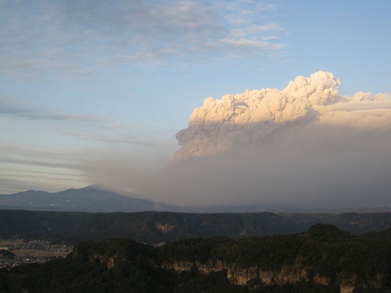 Le mont Shinmoedake est entré en éruption pour la première fois depuis six ans, ce mercredi - crédit photo : Ray_go at wikipedia Le mont Shinmoedake est entré en éruption pour la première fois depuis six ans, ce mercredi - crédit photo : Ray_go at wikipedia