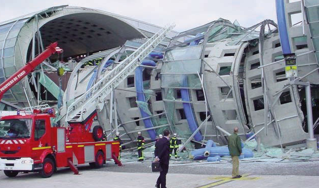 L'effondrement du toit du Terminal 2E de Roissy au Tribunal