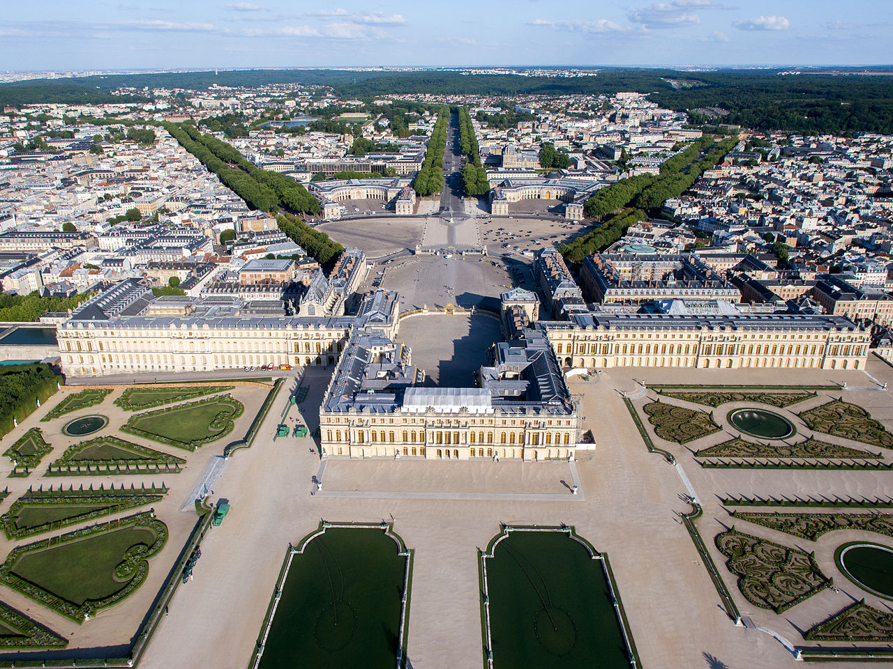 Des coupe-files pour visiter le château de Versailles