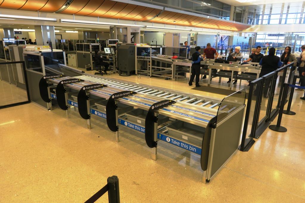 LAX a automatisé le contrôle des bagages à main
