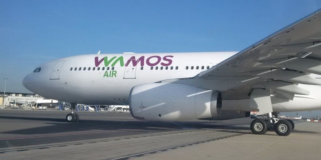 Un passager tente d'ouvrir la porte d'un avion en plein vol