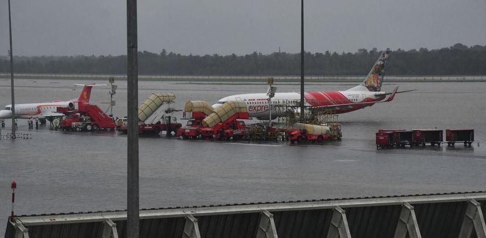 L'aéroport de Kochi (Inde) toujours inondé