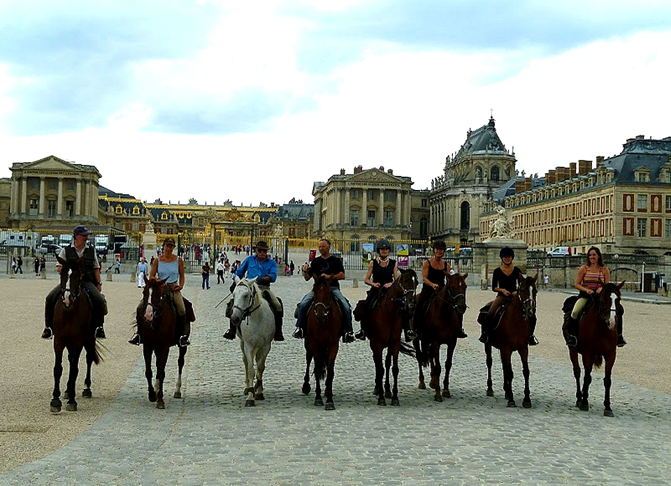 Promenade à cheval dans le parc du château de Versailles