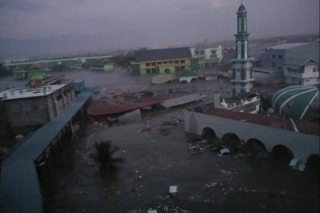 Tsunami en Indonésie: l'île des Célèbes coupée du monde