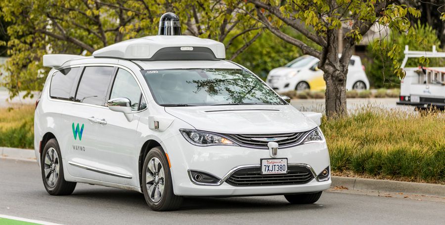 Waymo lance le premier service payant de taxis autonomes