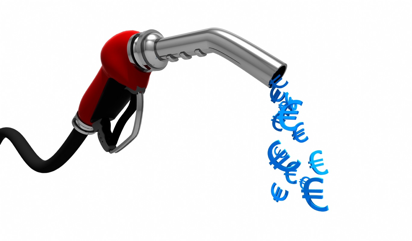 Prix des carburants: taxes maintenues mais des aides renforcées, promet le gouvernement