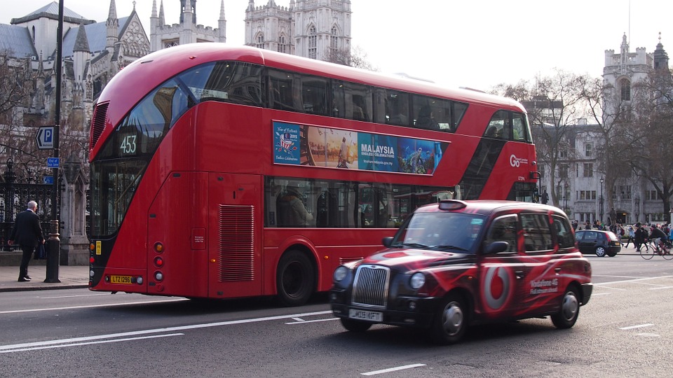Royaume-Uni: des bus et des taxis autonomes dans les rues dès 2021