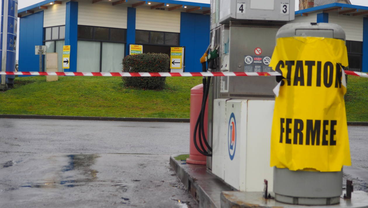 Bretagne: le carburant rationné et des stations-services à sec