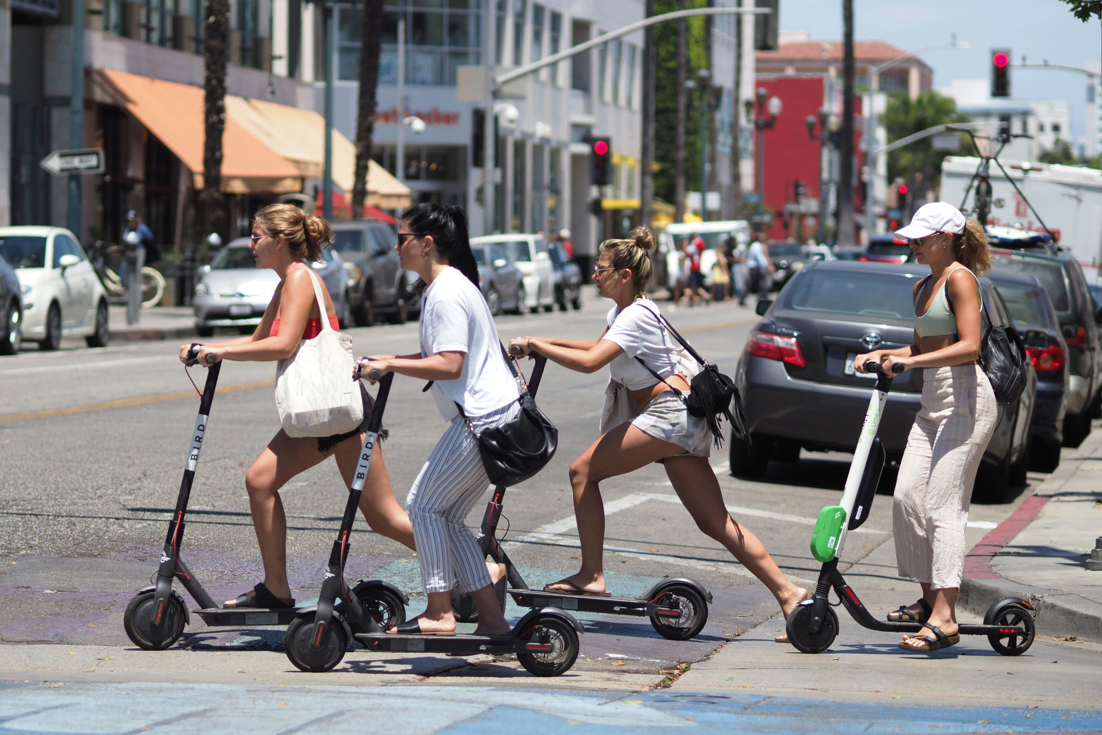 Uber pourrait racheter Lime ou Bird pour développer son activité scooters