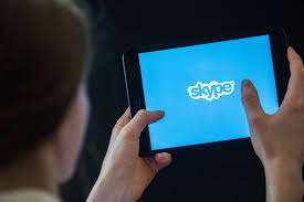 Skype permet de flouter l'arrière-plan lors de vidéoconférence