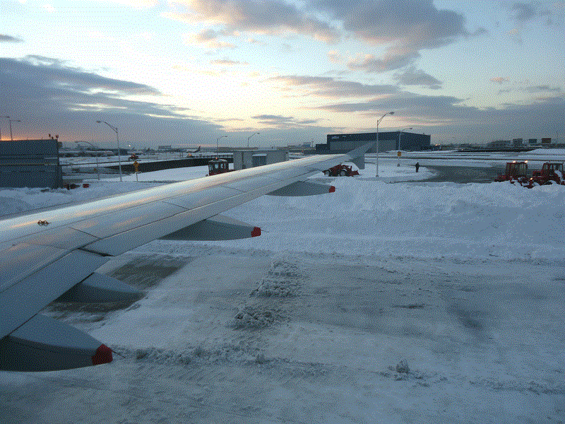 Nord-est des USA : le trafic aérien perturbé par la neige jusqu'à ce lundi