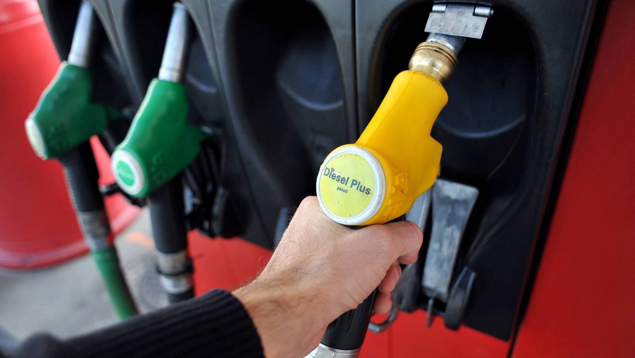 Carburants: les prix à la pompe continuent de grimper