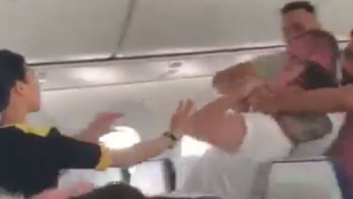 Violente bagarre à bord d'un avion de la compagnie Scoot (+Vidéo)