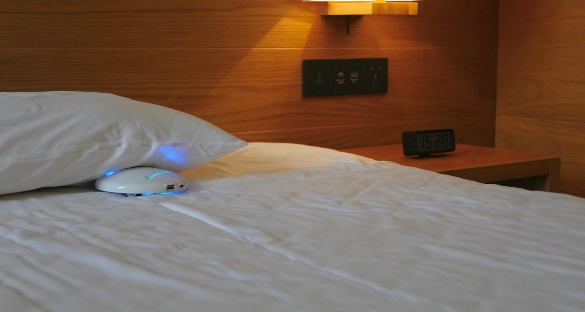 Un robot de voyage pour éliminer les bactéries des literies d'hôtel