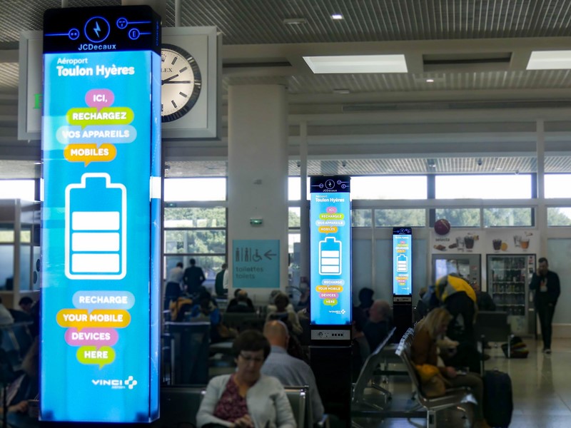 Aéroport de Toulon : les smartphones des voyageurs d'affaires ne manqueront plus de jus