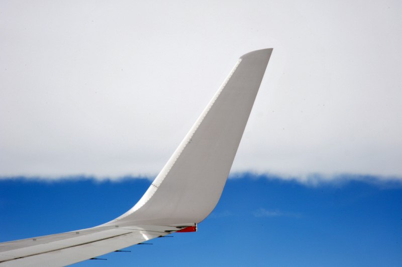 Le prix des billets d'avion devrait chuter de 4% d'ici avril, selon CWT Solutions Group