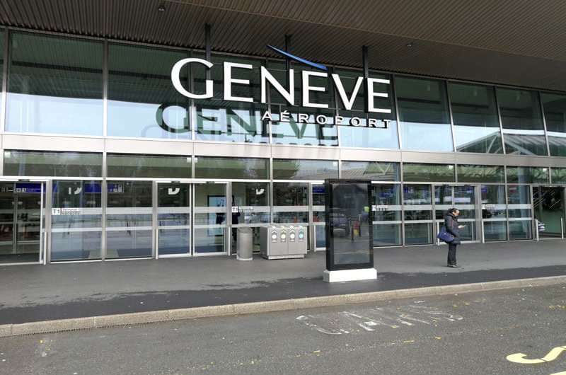 A l'aéroport de Genève, les voyageurs d'affaires ont intérêt à réserver leur place de parking