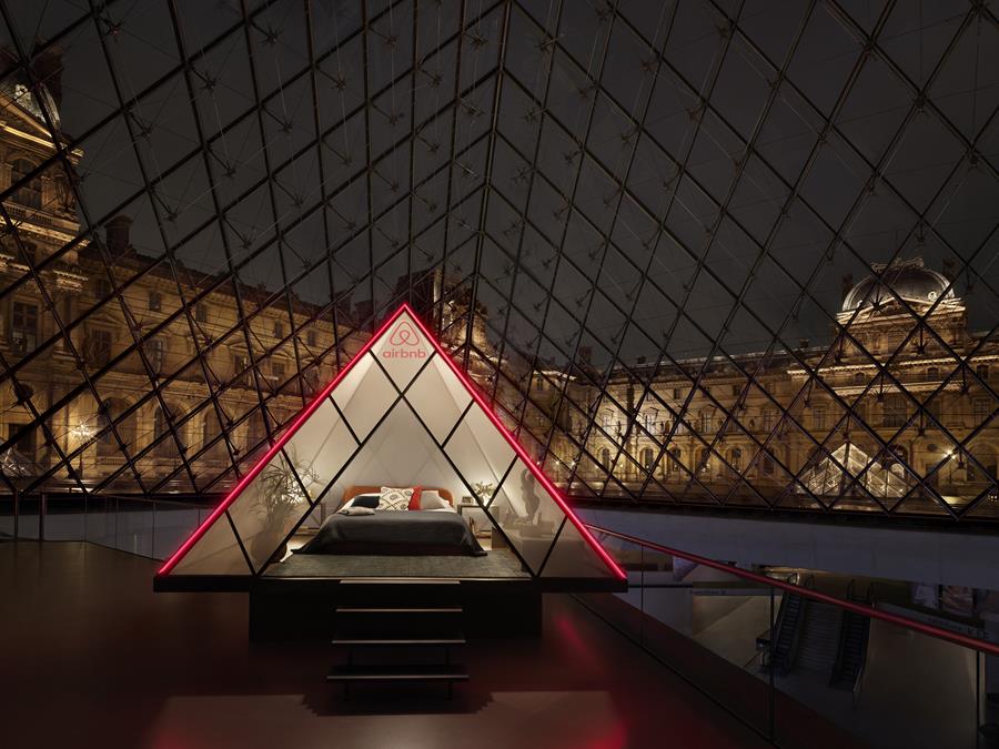 Dormir une nuit sous la pyramide du Louvre