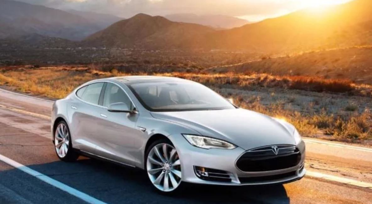 Tesla: 1 million de robots taxis l'an prochain, promet Elon Musk