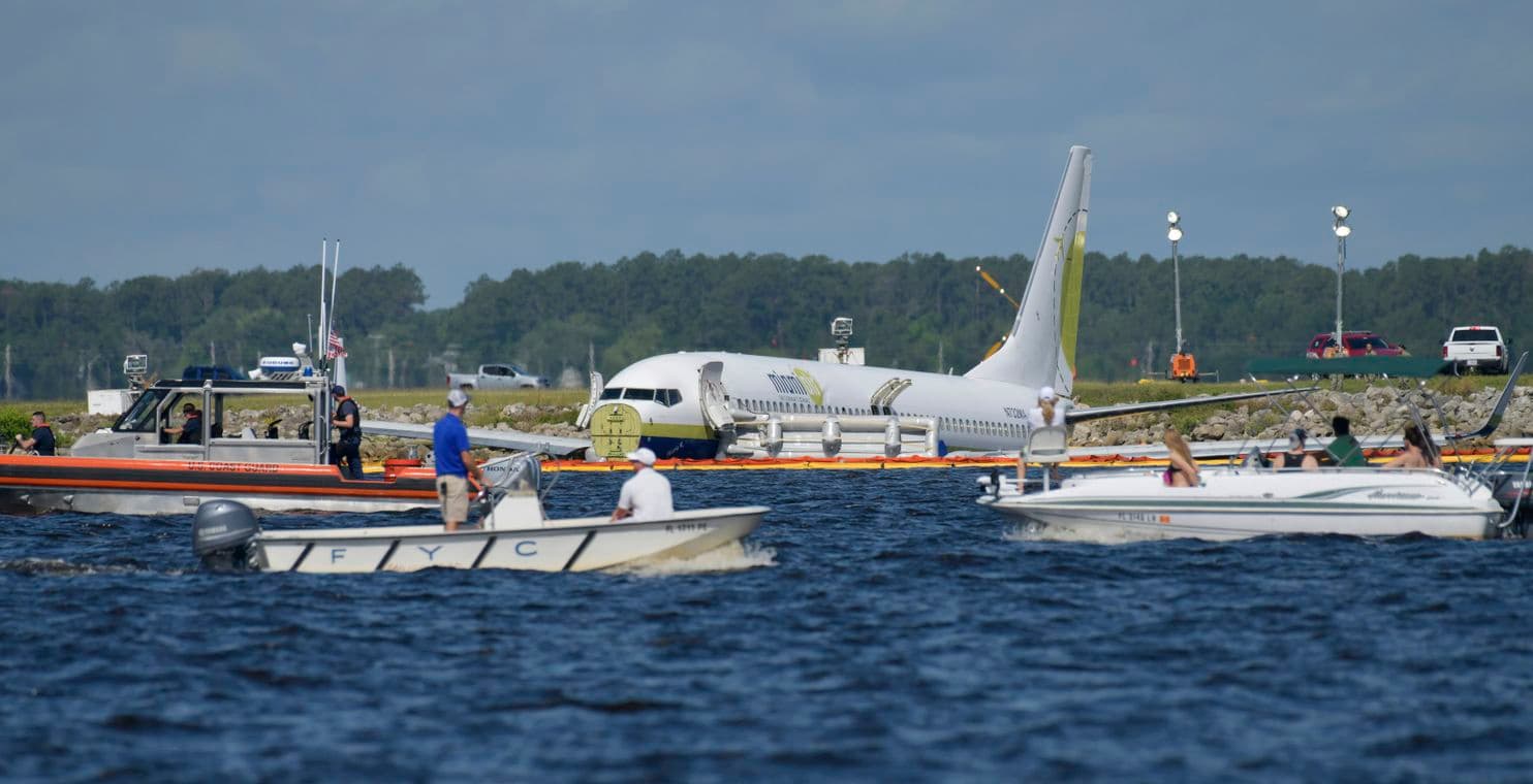 Floride: un Boeing 737 finit son atterrissage dans un fleuve (Vidéo)