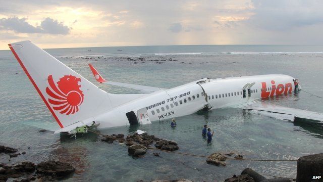 Malgré les deux récentes catastrophes impliquant des Boeing 737 (Lion Air et Ethiopian Airlines), le transport aérien reste plus sûr que les déplacements en voiture. Malgré les deux récentes catastrophes impliquant des Boeing 737 (Lion Air et Ethiopian Airlines), le transport aérien reste plus sûr que les déplacements en voiture.