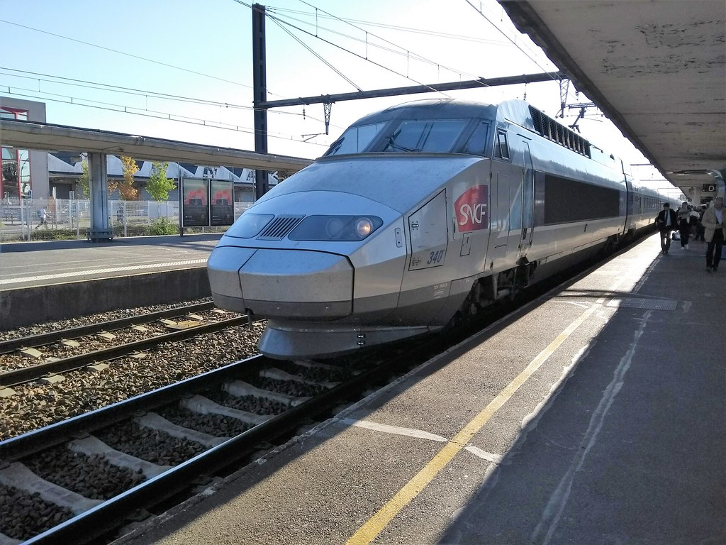 Des passagers restent bloqués 6 heures dans un TGV en région parisienne 