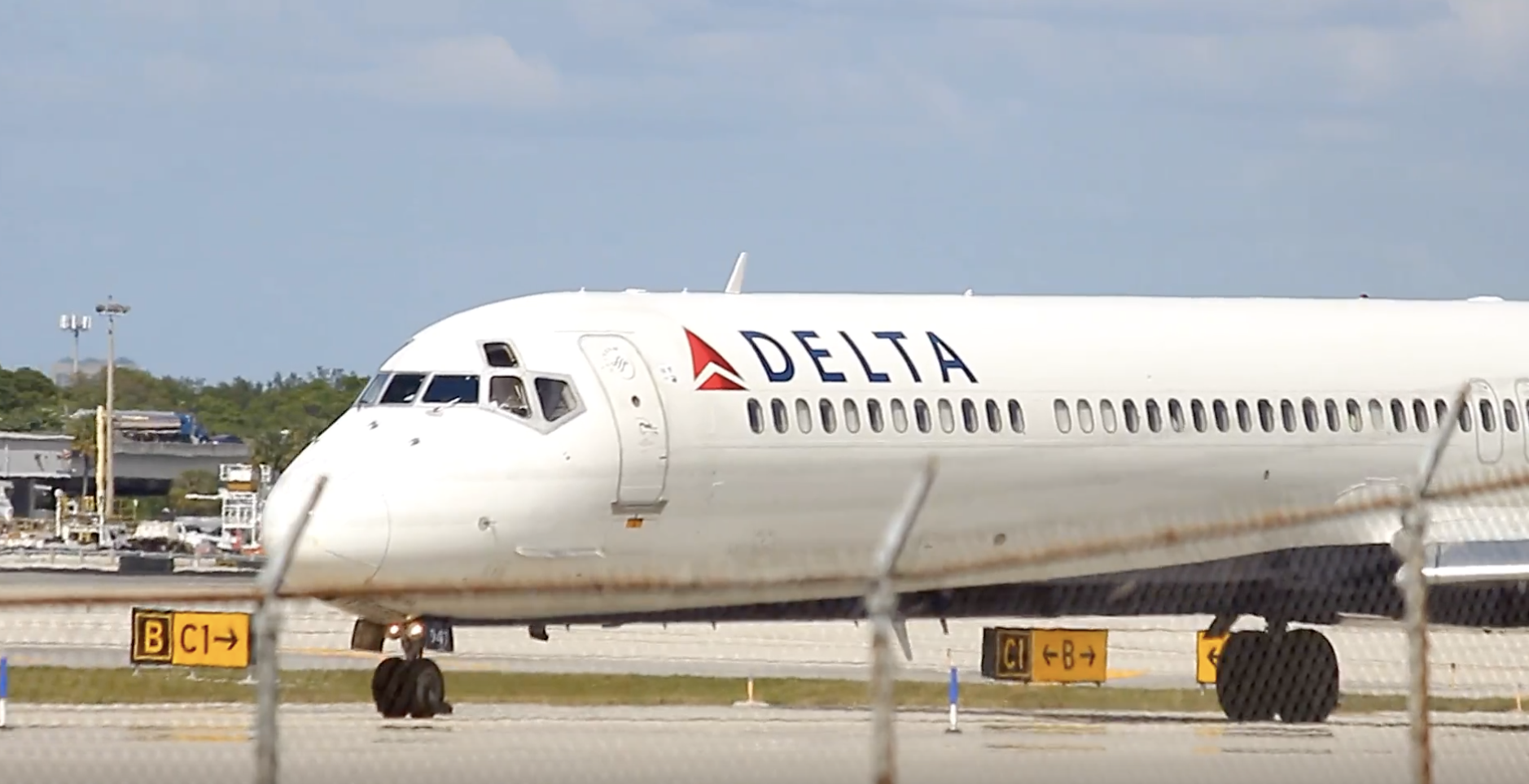 États-Unis : Un avion de Delta atterrit en urgence suite à une défaillance moteur 