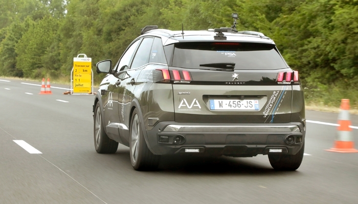 Peugeot teste une 3008 autonome sur l'A10 et l'A11