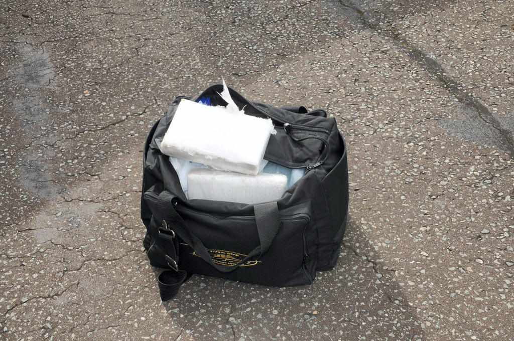 Une valise égarée revient chargée de 6 kg de cocaïne
