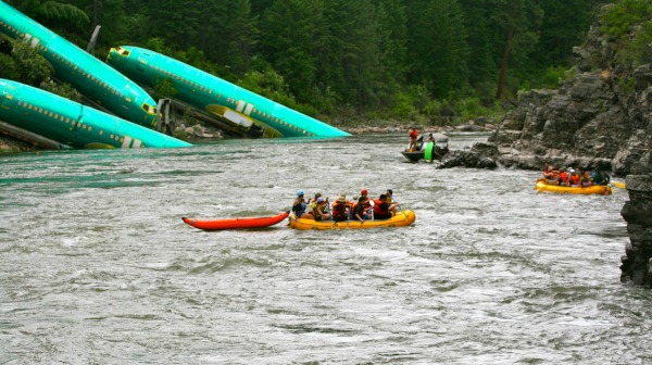 Quand des Boeing apprennent à nager au fond d'une rivière du Montana (vidéo)