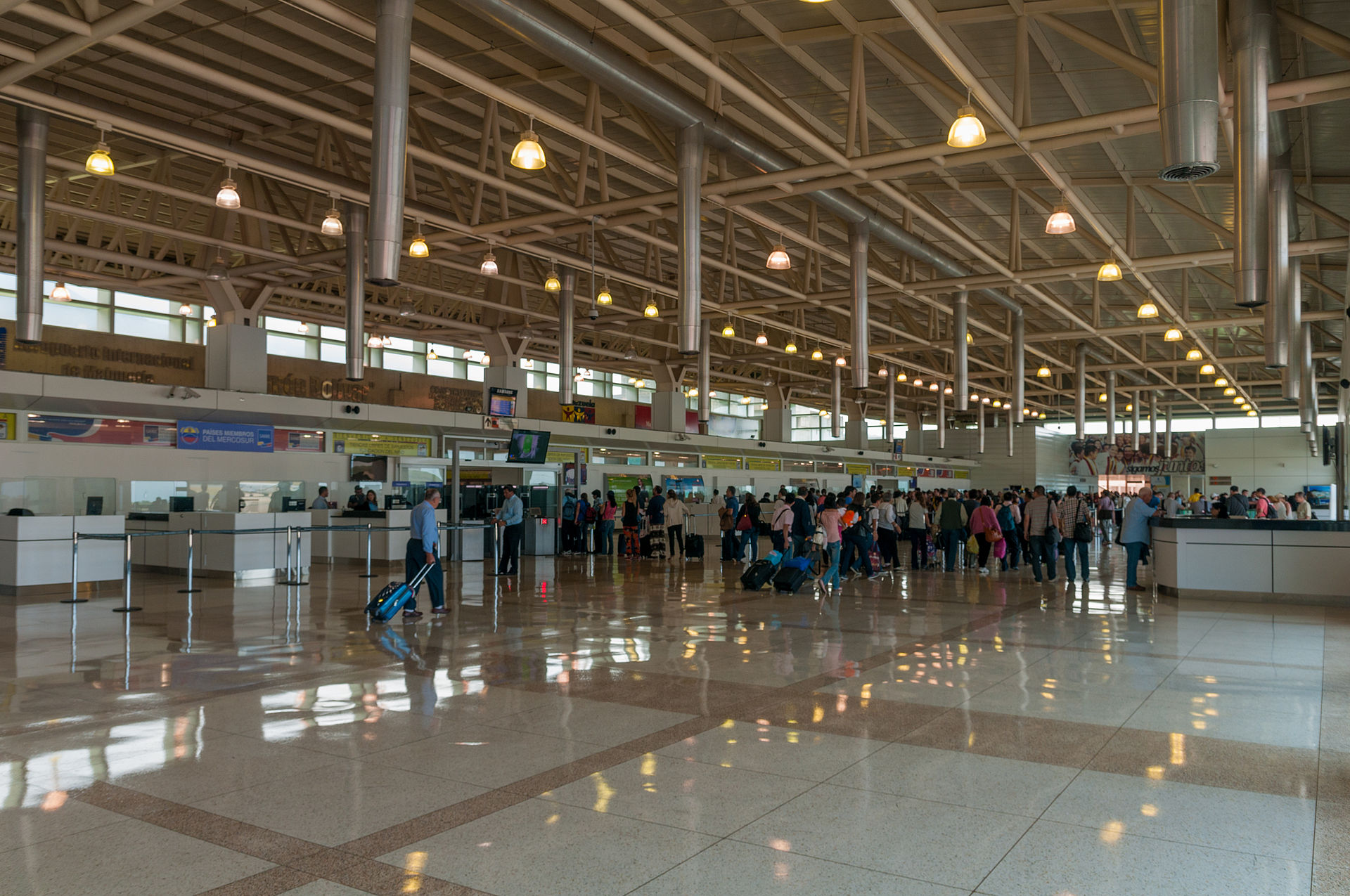 Les voyageurs d'affaires taxés pour l'air respiré à l'aéroport de Caracas