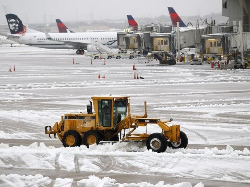 Tempête de neige au Japon, des centaines de vols annulés