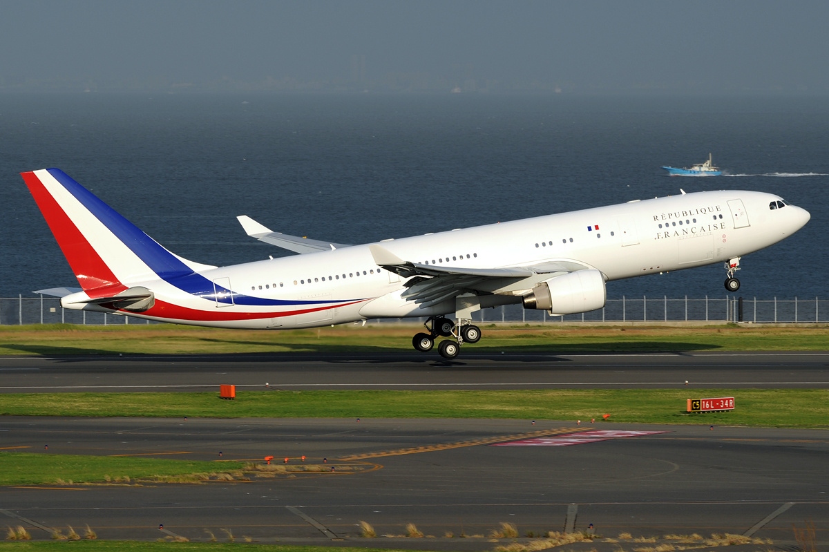 L'A330 du Président remet les gaz à l'aéroport de Nice