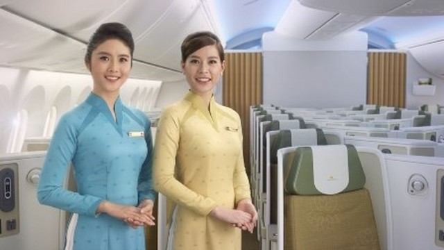 Vietnam Airlines donne un coup de jeune à ses uniformes