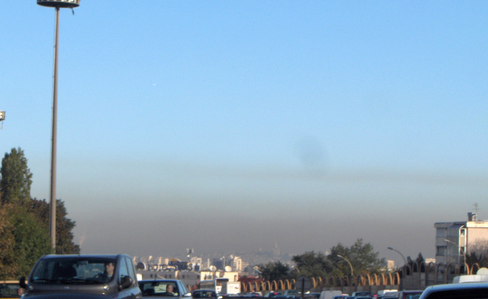 Paris: la pollution continue, la baisse de la vitesse aussi